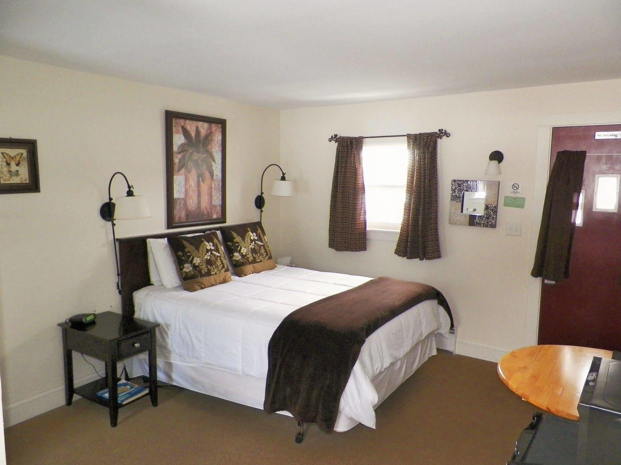 The Whitetail And Suites-